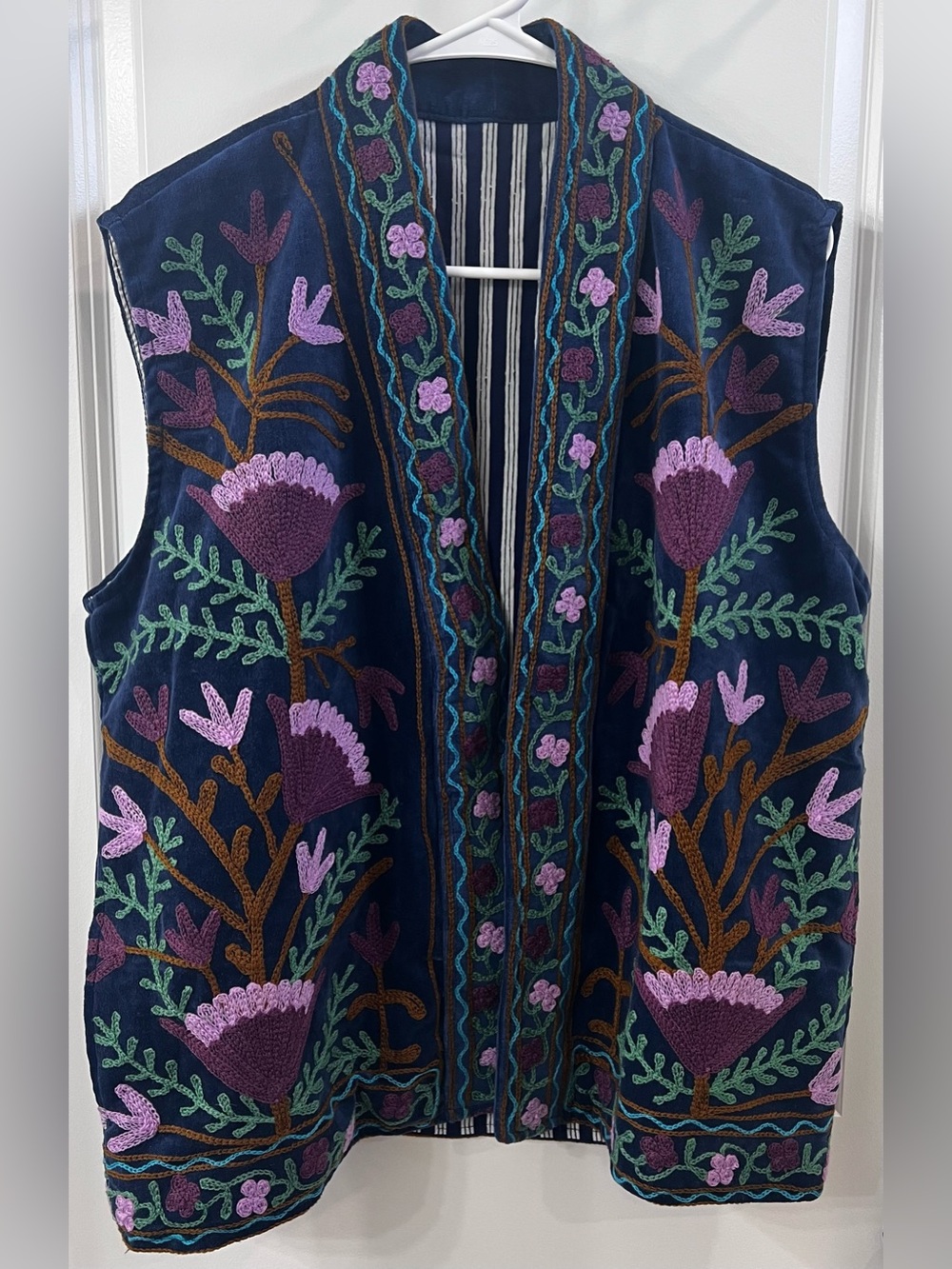 NWOT Felecia Bella Velvet Embroidery Vest, L